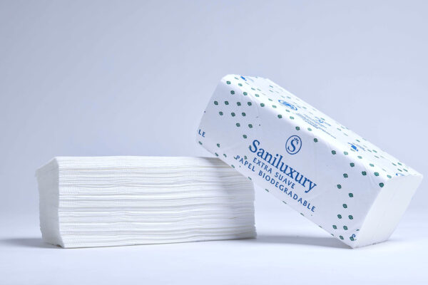 TOALLA INTERDOBLADA SANILUXURY BLANCA | CAJA CON 20 FAJITAS 100 HOJAS C/U