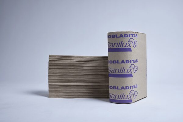 TOALLA INTERDOBLADA SANILUX NATURAL | CAJA CON 20 FAJITAS 100 HOJAS C/U